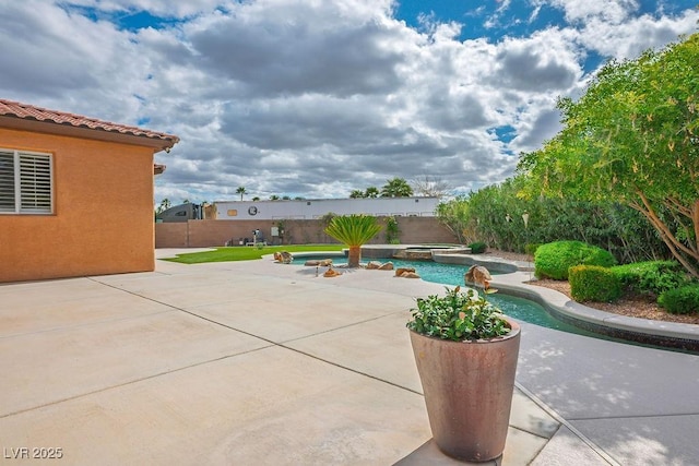 view of pool featuring a fenced in pool, an in ground hot tub, a fenced backyard, and a patio area