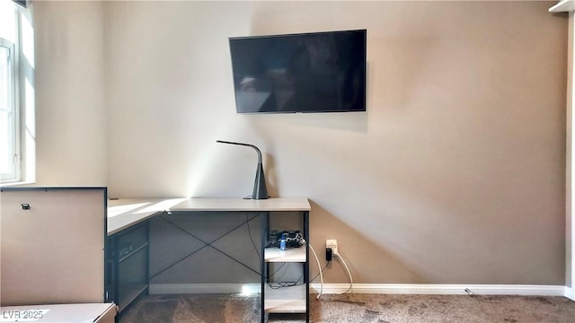 office area featuring carpet and baseboards