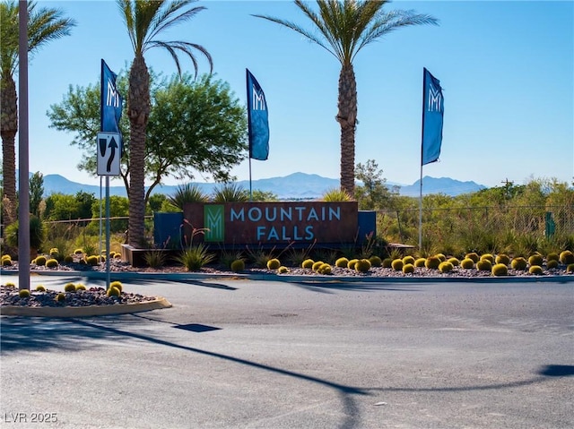 view of street featuring a mountain view