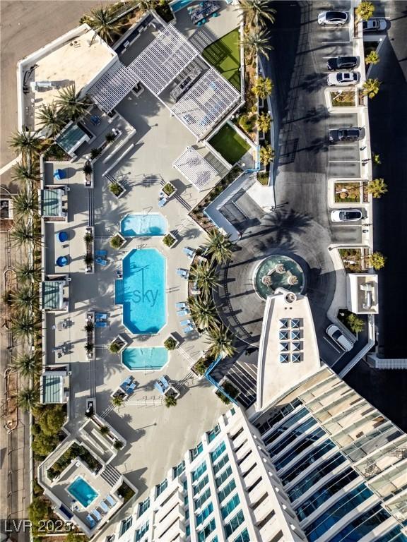 2700 Las Vegas Blvd Unit 1202, Las Vegas, NV 89109 - aerial view of a pool area