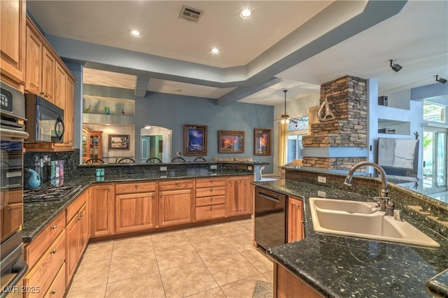 kitchen with visible vents, ceiling fan, light tile patterned floors, black appliances, and a sink