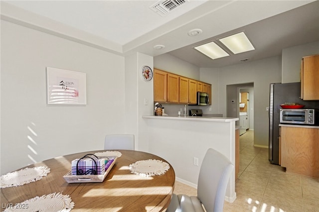 dining area with baseboards, visible vents, and light tile patterned flooring