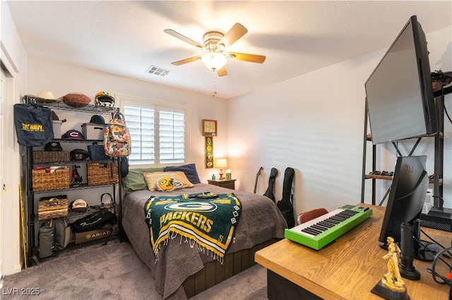 bedroom featuring carpet floors, visible vents, and a ceiling fan