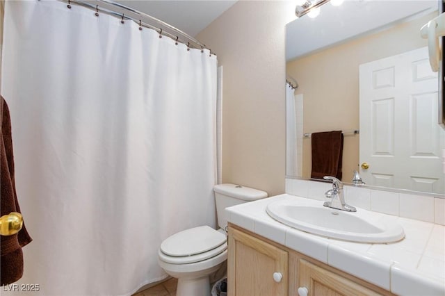 full bathroom with a shower with shower curtain, vanity, and toilet