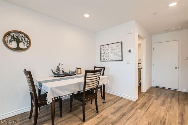 dining area featuring light wood-style floors, baseboards, and recessed lighting