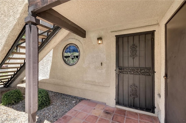 view of exterior entry featuring stucco siding