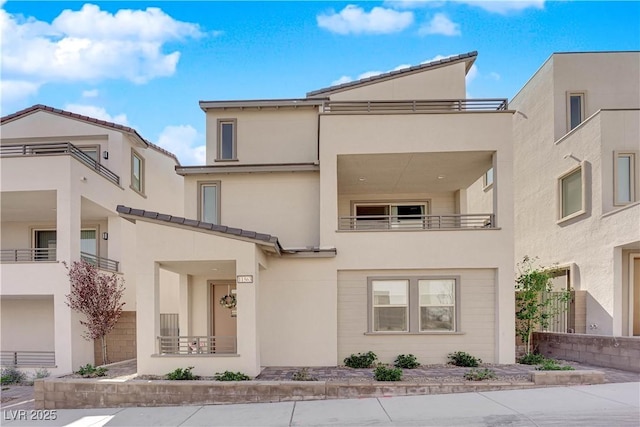 view of front of property featuring stucco siding