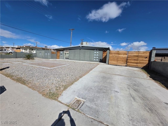 view of front of property with a gate and fence