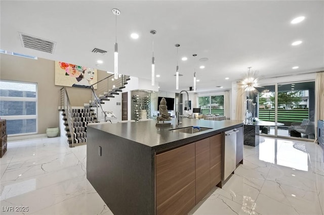 kitchen with visible vents, dark countertops, a large island, modern cabinets, and marble finish floor