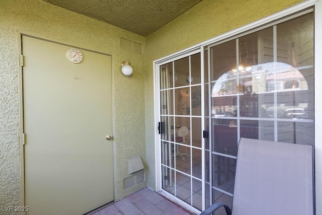 view of exterior entry featuring stucco siding