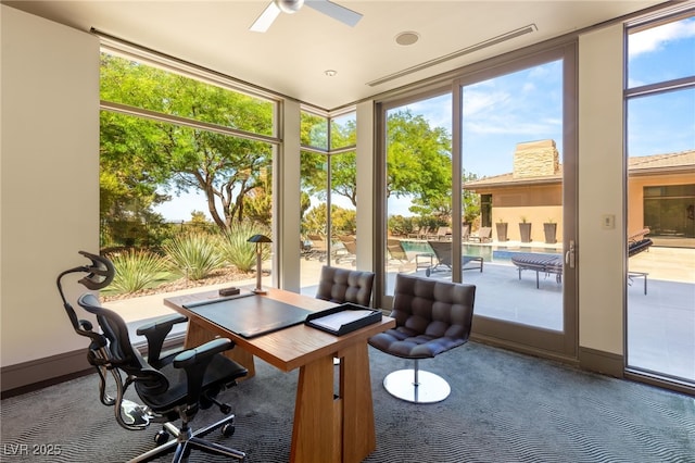 sunroom with ceiling fan