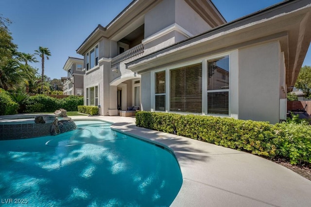 view of swimming pool with a pool with connected hot tub