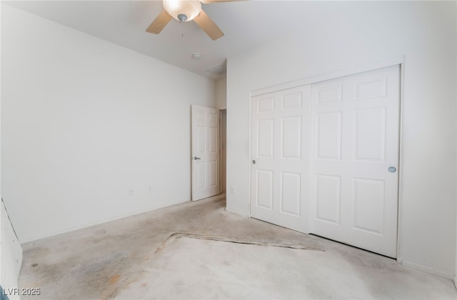 unfurnished bedroom with a ceiling fan and a closet