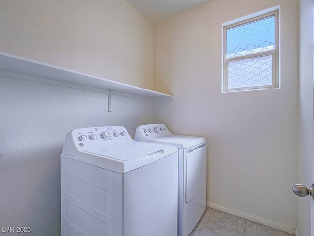 laundry room with laundry area, independent washer and dryer, baseboards, and light tile patterned floors