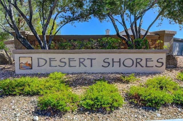 view of community / neighborhood sign