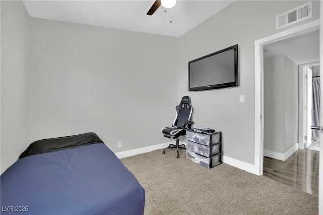 bedroom featuring carpet floors, baseboards, visible vents, and ceiling fan