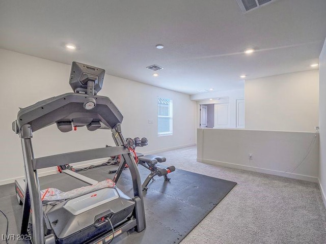 workout area featuring carpet flooring, recessed lighting, baseboards, and visible vents