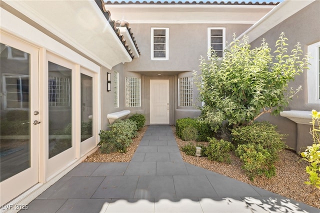 view of exterior entry with stucco siding