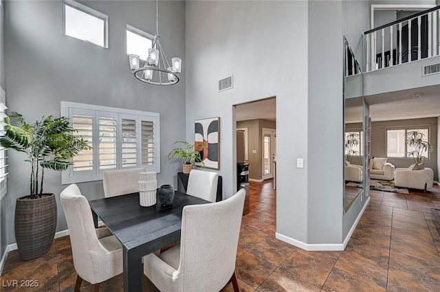 dining area featuring visible vents, plenty of natural light, and baseboards