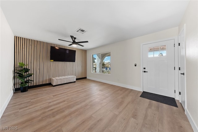 entryway with light wood-type flooring, visible vents, ceiling fan, and baseboards