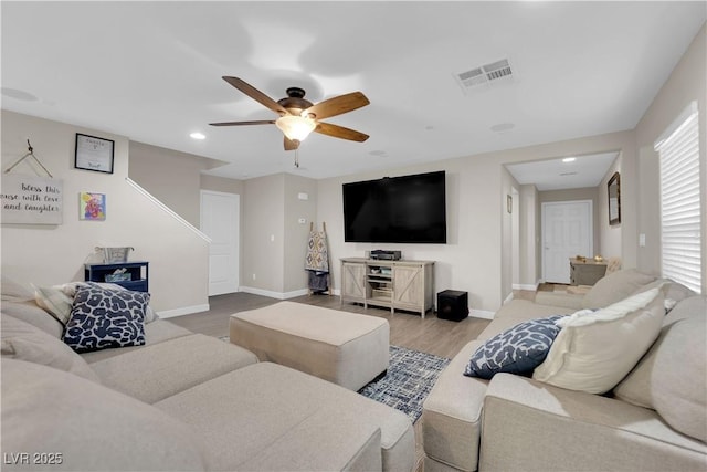 living area featuring recessed lighting, visible vents, a ceiling fan, wood finished floors, and baseboards