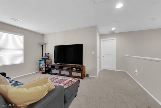 living area featuring baseboards, visible vents, carpet flooring, and recessed lighting