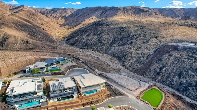 bird's eye view featuring a mountain view