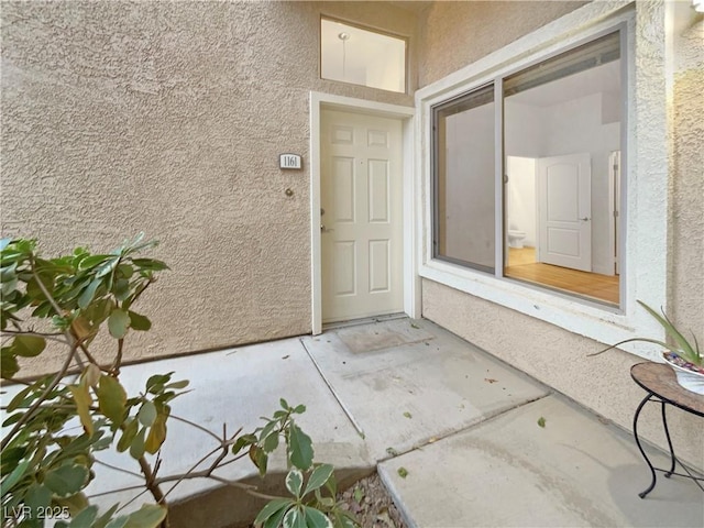 view of exterior entry featuring stucco siding