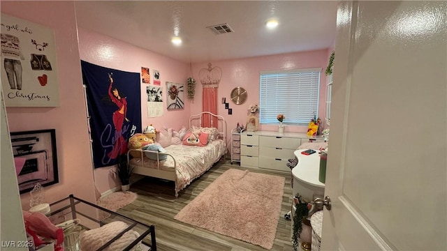 bedroom with visible vents, wood finished floors, and recessed lighting