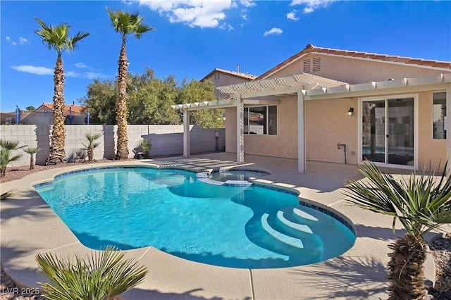 view of pool featuring a patio area, fence, a pergola, and a pool with connected hot tub