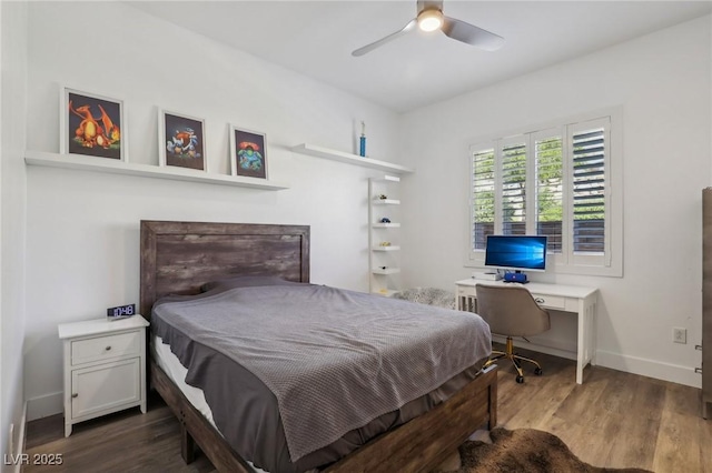 bedroom featuring dark wood-type flooring, baseboards, and a ceiling fan