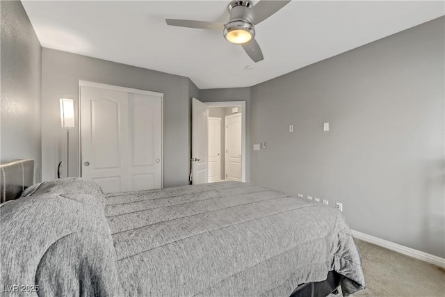 bedroom featuring ceiling fan, a closet, baseboards, and carpet flooring