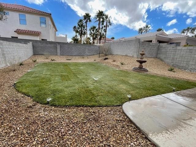 view of yard featuring a fenced backyard