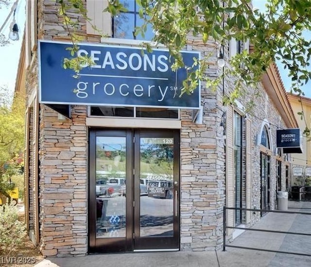 property entrance with stone siding