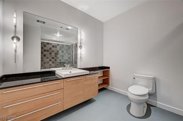 bathroom with decorative backsplash, toilet, finished concrete flooring, and baseboards