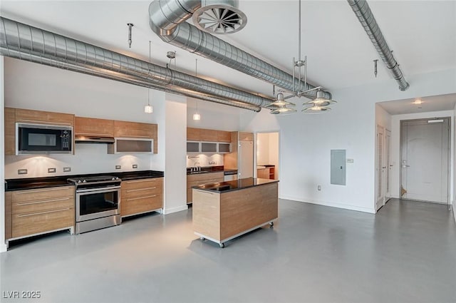 kitchen featuring dark countertops, black microwave, concrete flooring, electric range, and modern cabinets