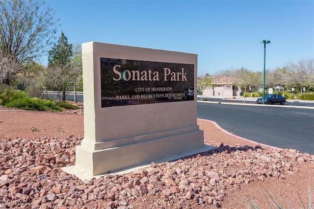 view of community / neighborhood sign