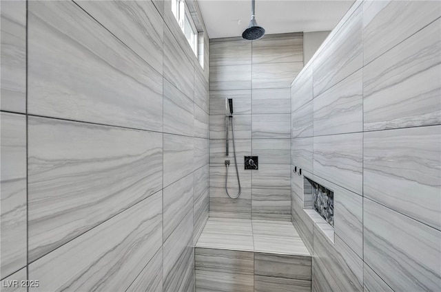 bathroom featuring a tile shower