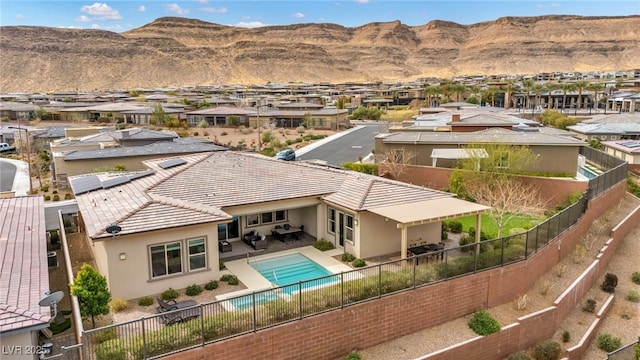 birds eye view of property featuring a residential view and a mountain view