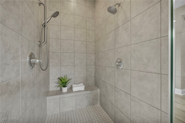 full bath with tiled shower