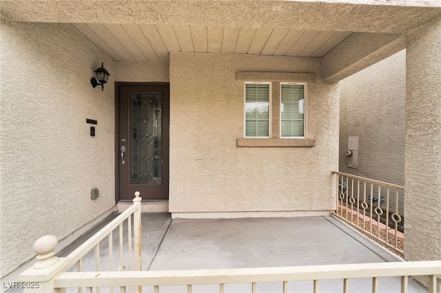 view of exterior entry featuring stucco siding