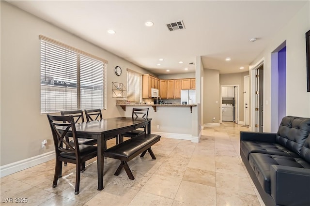 dining room featuring washer / clothes dryer, recessed lighting, visible vents, and baseboards