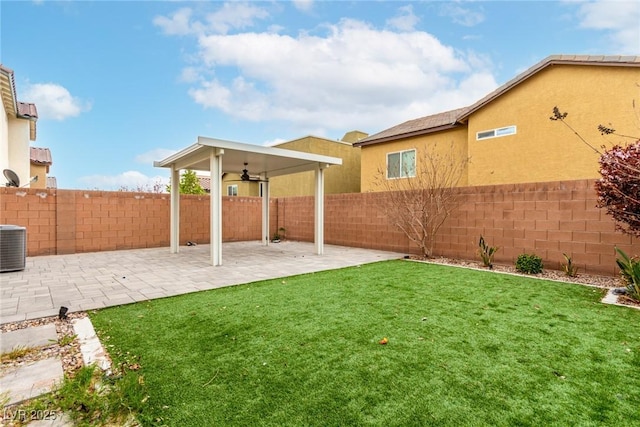 view of yard featuring a patio area, a fenced backyard, and ceiling fan