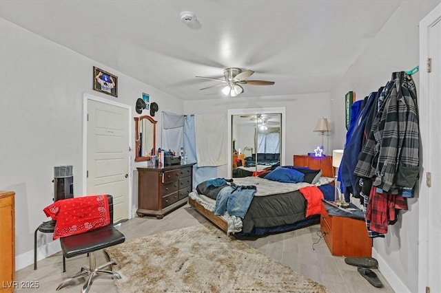 bedroom featuring a ceiling fan and baseboards