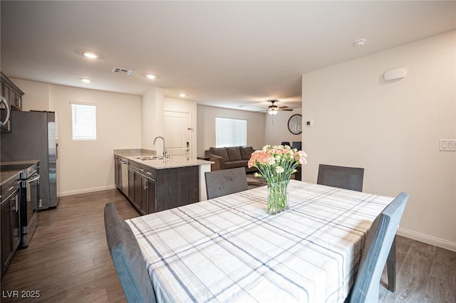 dining space featuring dark wood-style flooring, recessed lighting, visible vents, and baseboards