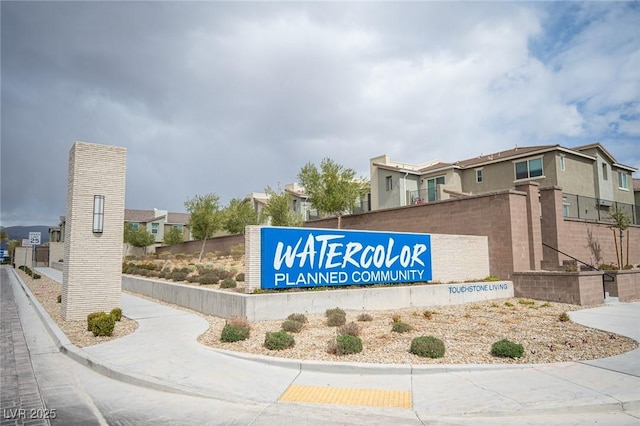 community sign featuring a residential view