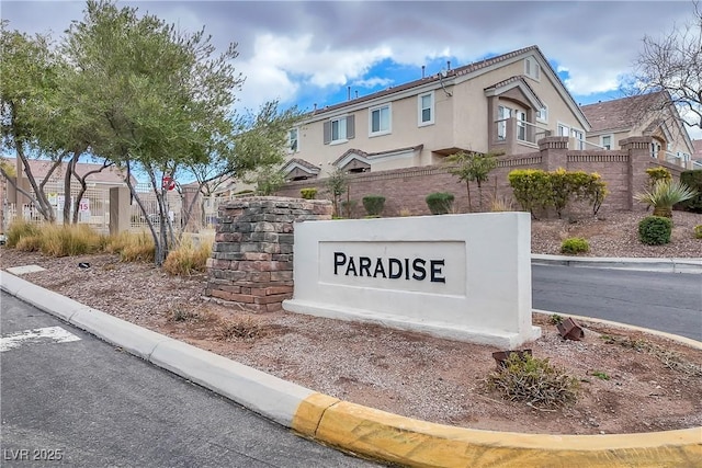 community sign featuring a residential view