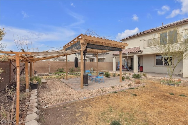 view of yard with a patio area, a fenced backyard, and a pergola