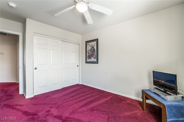 bedroom featuring a closet, baseboards, a ceiling fan, and carpet flooring