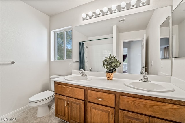 full bathroom with curtained shower, visible vents, toilet, and a sink